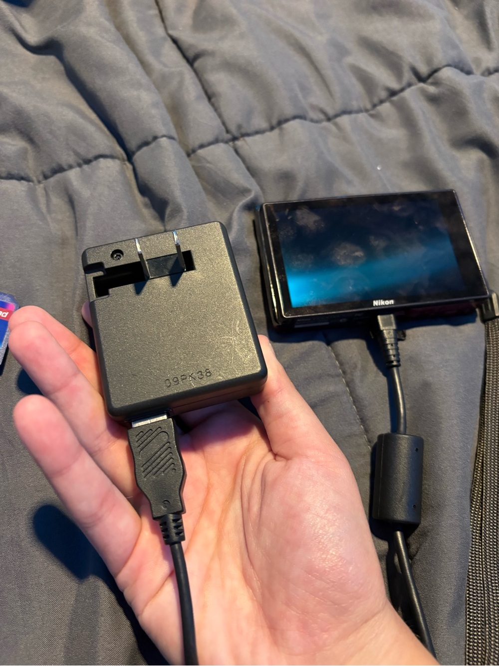 Nikon Black Digital Camera Screen with Charger, Battery, SD Card and USB Cable - Picture 7 of 10